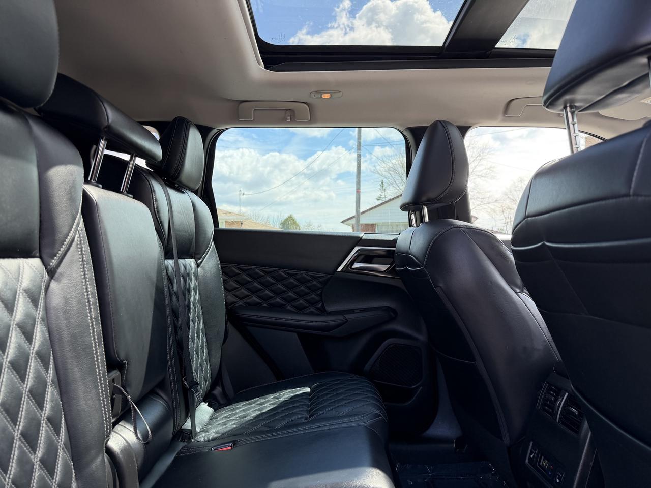 2023 Mitsubishi Outlander Phev SEL S-AWC Photo