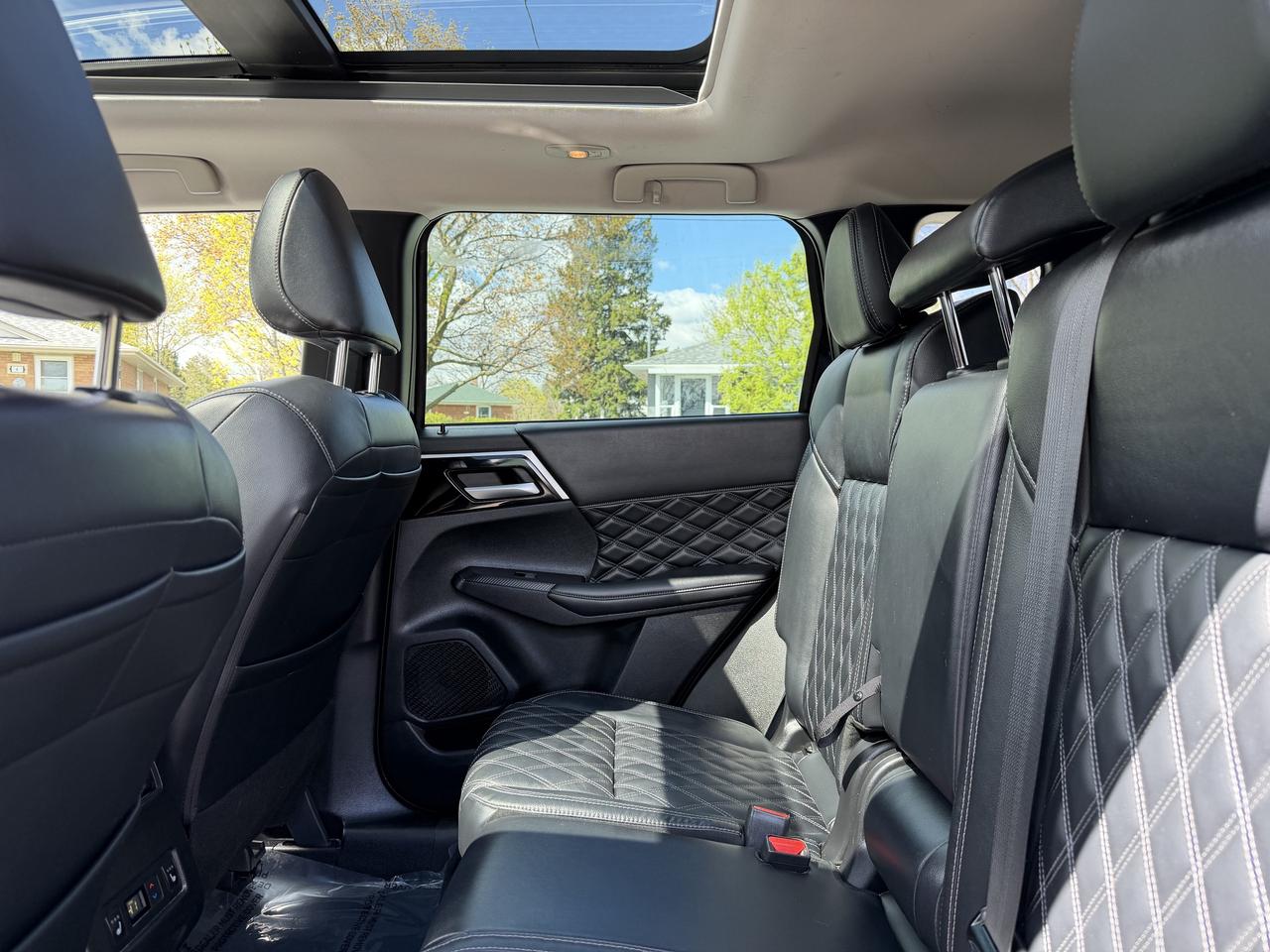 2023 Mitsubishi Outlander Phev SEL S-AWC Photo