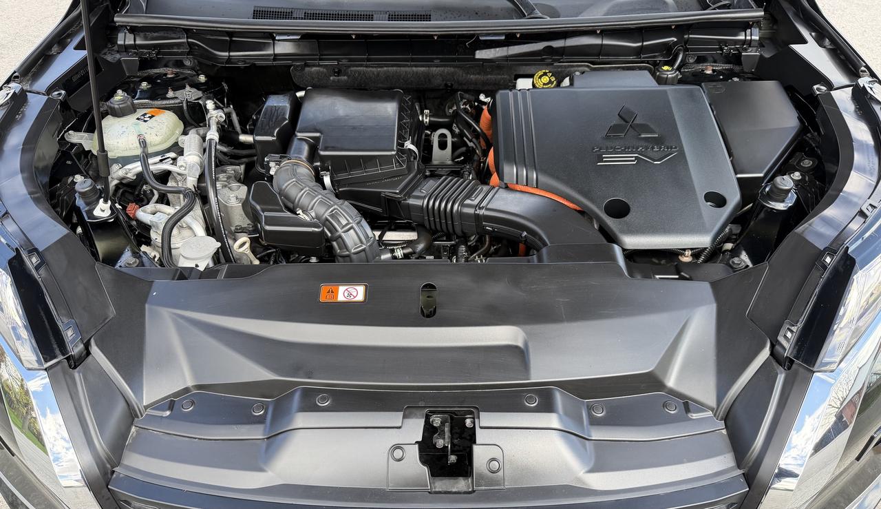 2023 Mitsubishi Outlander Phev SEL S-AWC Photo