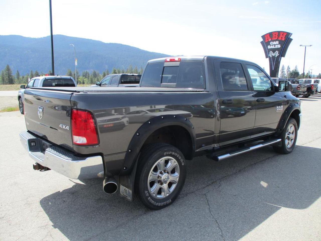2016 RAM 3500 SLT Crew Cab 4WD - Photo #5