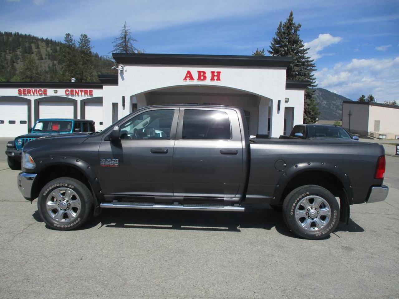 2016 RAM 3500 SLT Crew Cab 4WD - Photo #3