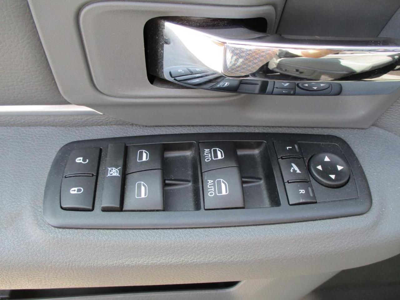 2016 RAM 3500 SLT Crew Cab 4WD - Photo #9