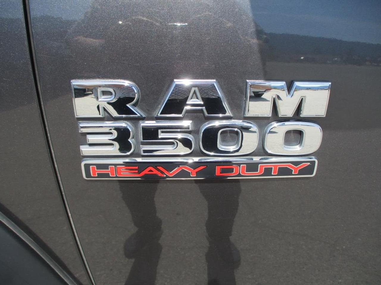 2016 RAM 3500 SLT Crew Cab 4WD - Photo #8