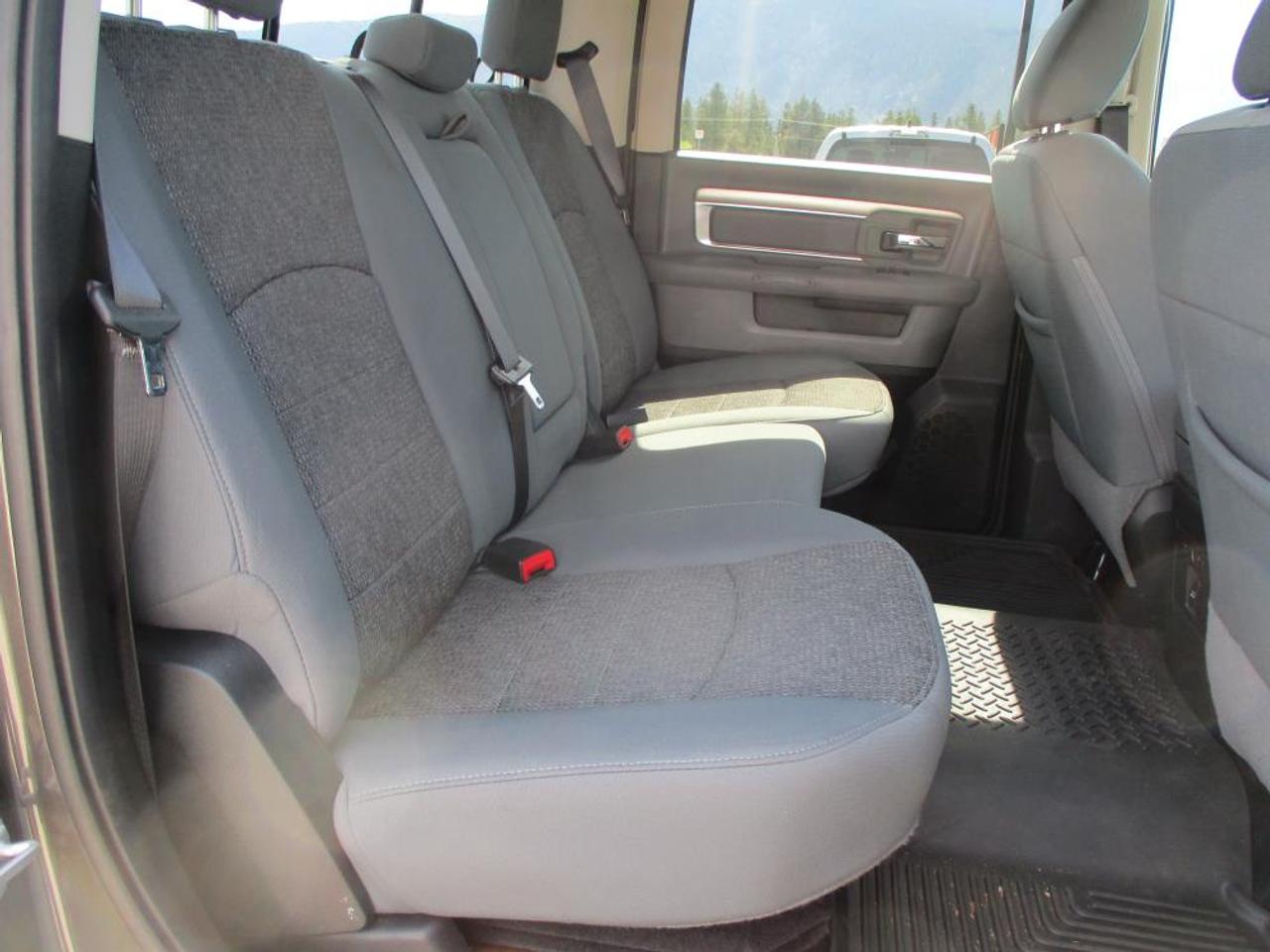 2016 RAM 3500 SLT Crew Cab 4WD Photo