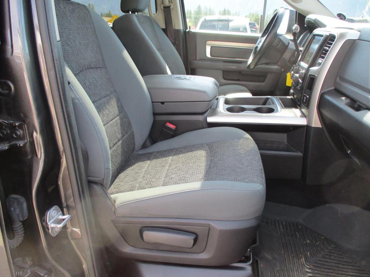 2016 RAM 3500 SLT Crew Cab 4WD - Photo #12