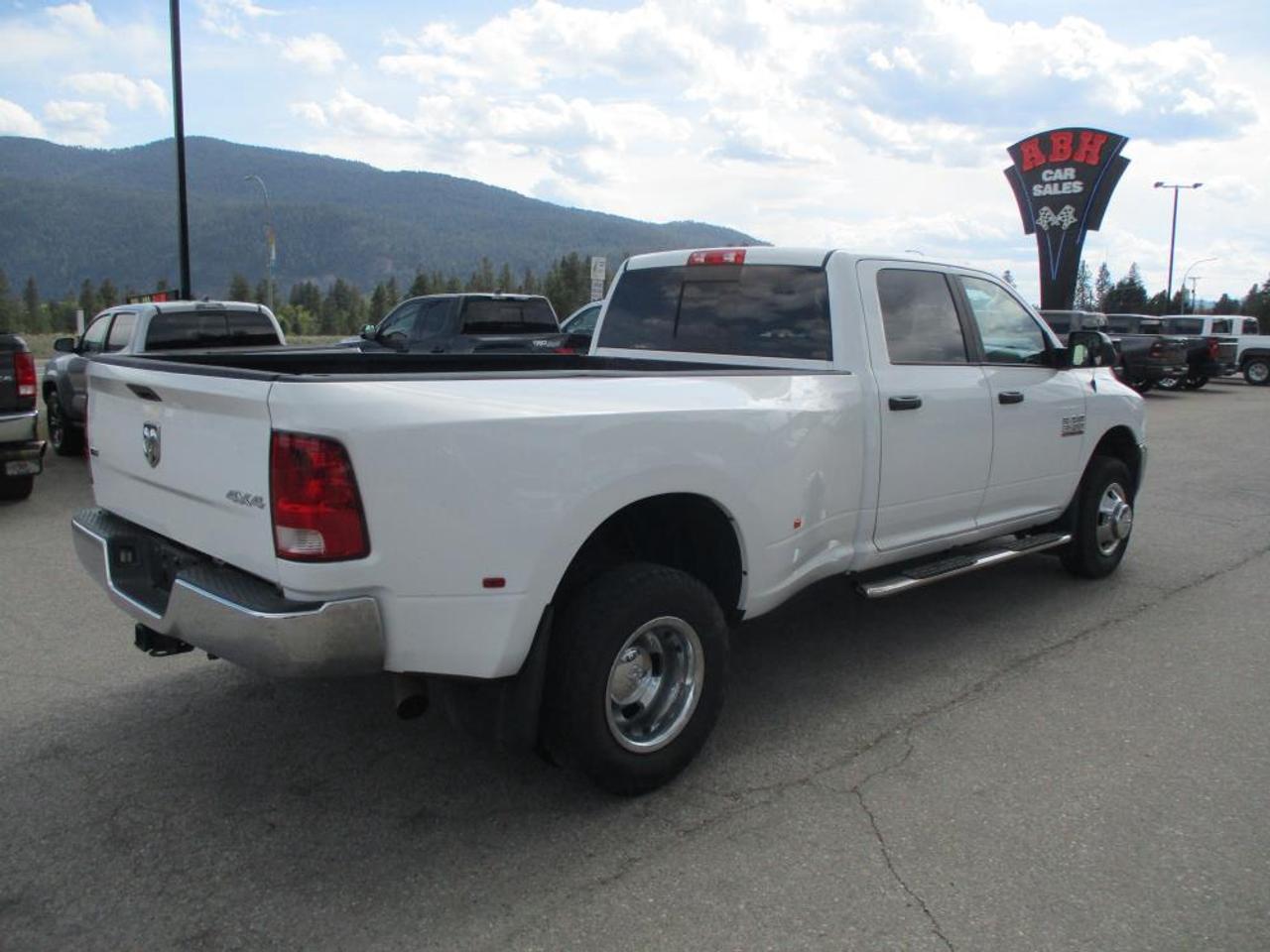 2018 RAM 3500 SLT CREW DUALLY 4X4 Photo