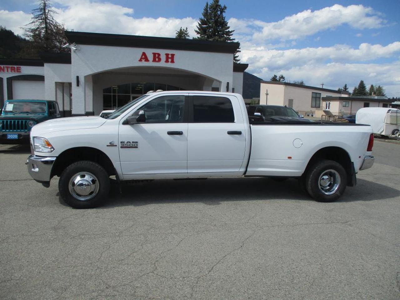 2018 RAM 3500 SLT CREW DUALLY 4X4 - Photo #3