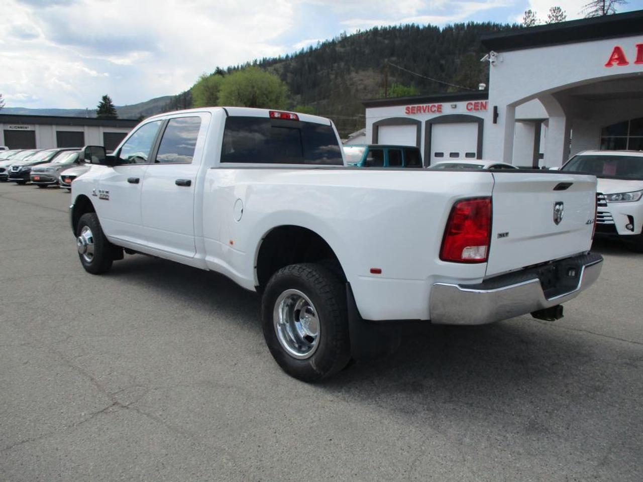 2018 RAM 3500 SLT CREW DUALLY 4X4 Photo