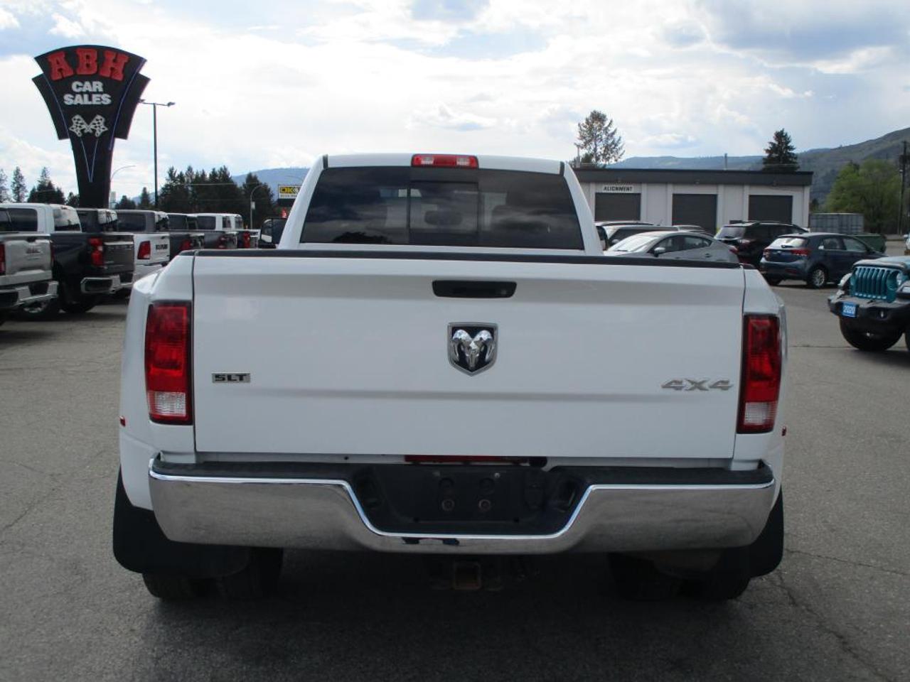 2018 RAM 3500 SLT CREW DUALLY 4X4 Photo