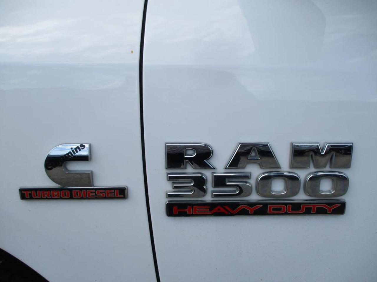 2018 RAM 3500 SLT CREW DUALLY 4X4 Photo