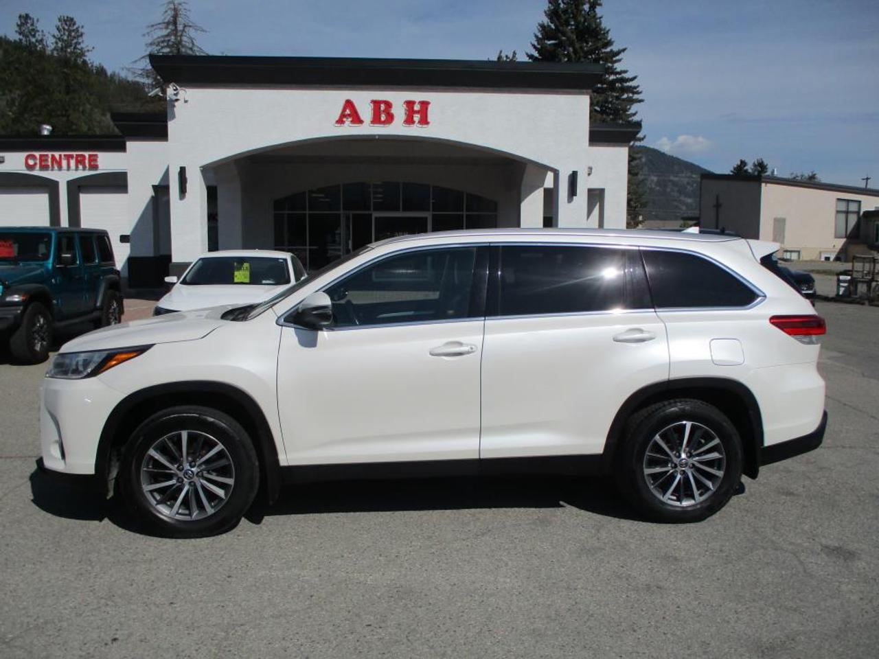 2019 Toyota Highlander XLE AWD - Photo #3