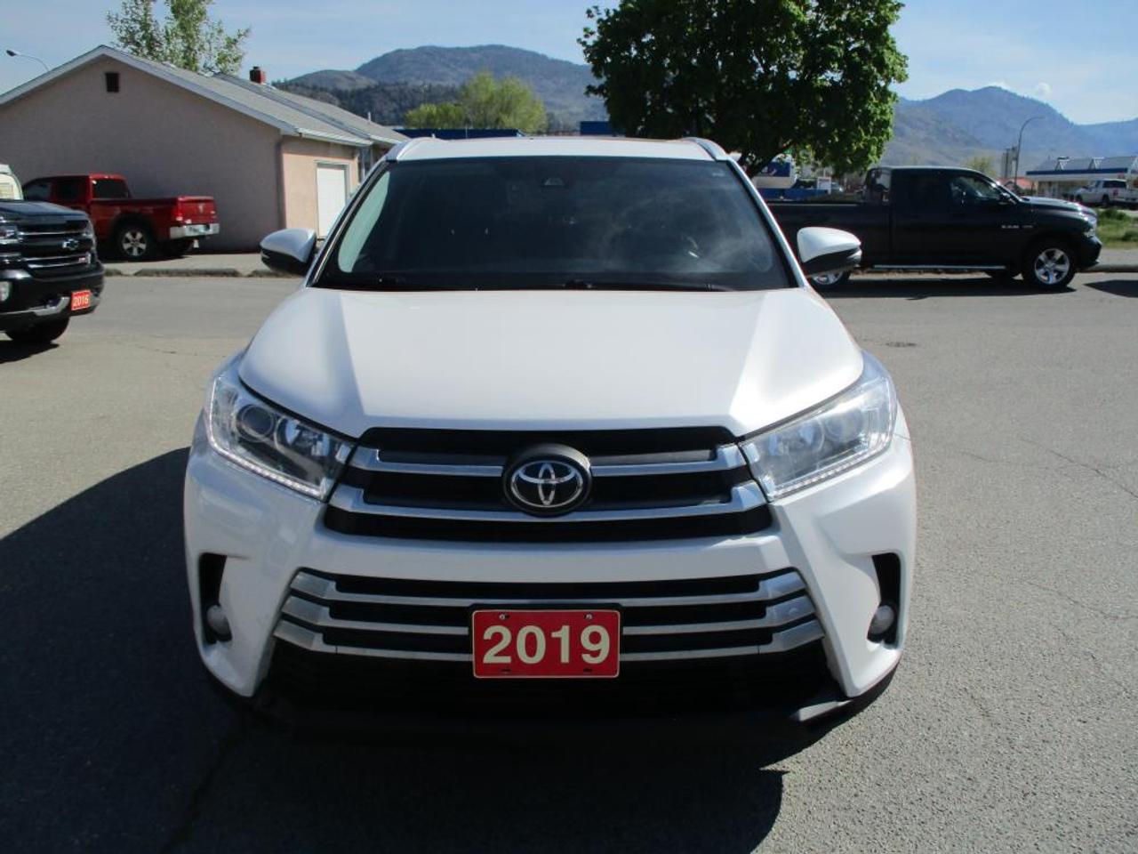 2019 Toyota Highlander XLE AWD - Photo #2