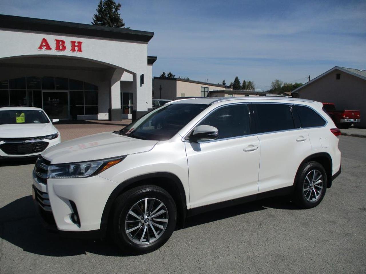 Used 2019 Toyota Highlander XLE AWD for sale in Grand Forks, BC