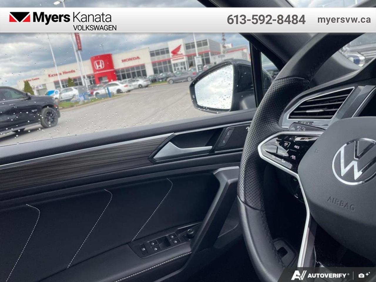 2024 Volkswagen Tiguan Highline R-Line  - Leather Seats Photo