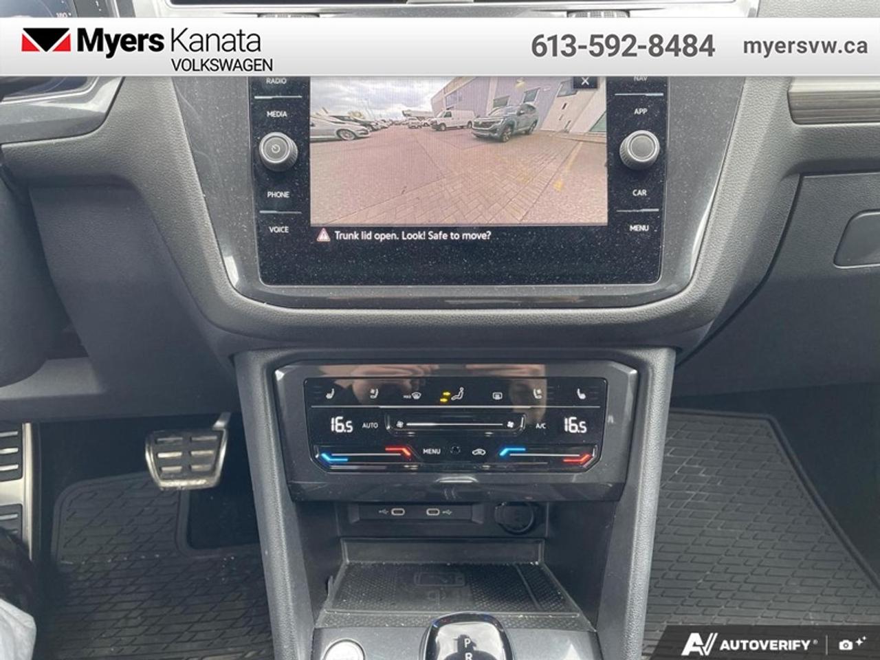 2024 Volkswagen Tiguan Highline R-Line  - Leather Seats Photo