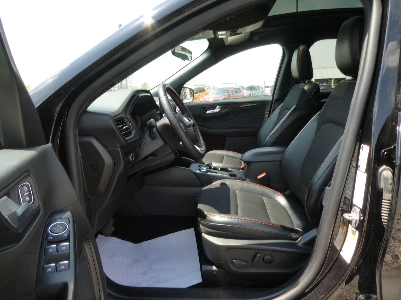 2025 Ford Escape ST-Line | Heated Seats | Backup Cam | Photo