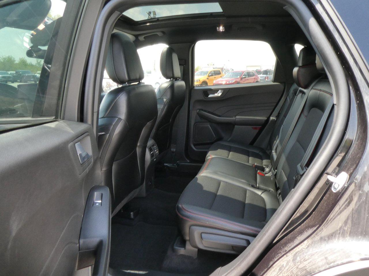 2025 Ford Escape ST-Line | Heated Seats | Backup Cam | Photo