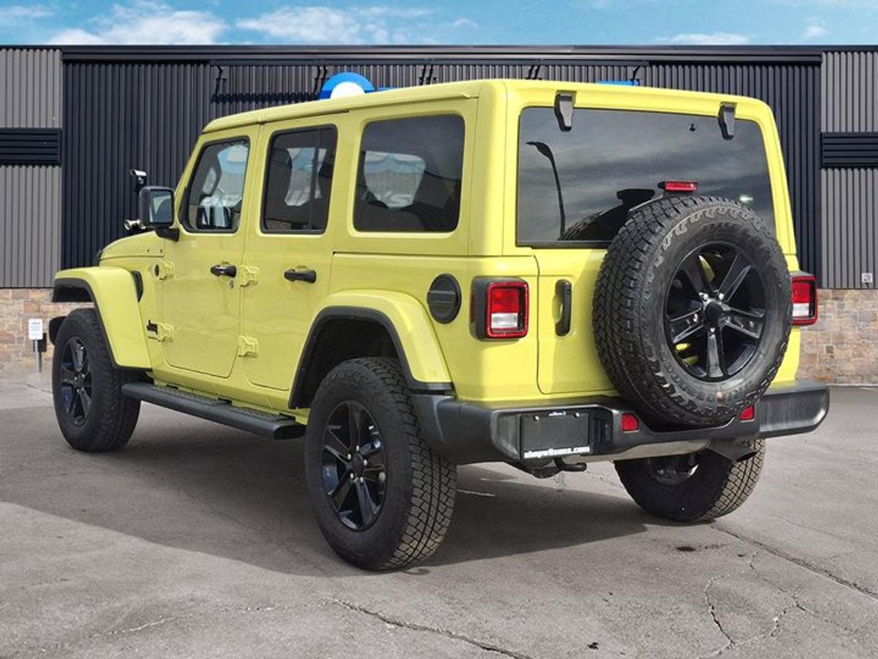 2023 Jeep Wrangler Sahara Altitude 4x4 | V6 | Leather | Heated Seats + Steering | Remote Start | Dual Top | and More ! Photo2