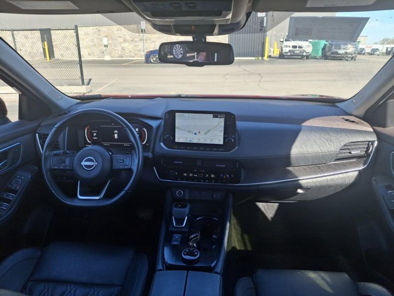 2023 Nissan Rogue Platinum AWD | Leather | Pano Roof | Navi | Heated Seats + Steering | Bose Audio | and More ! Photo4