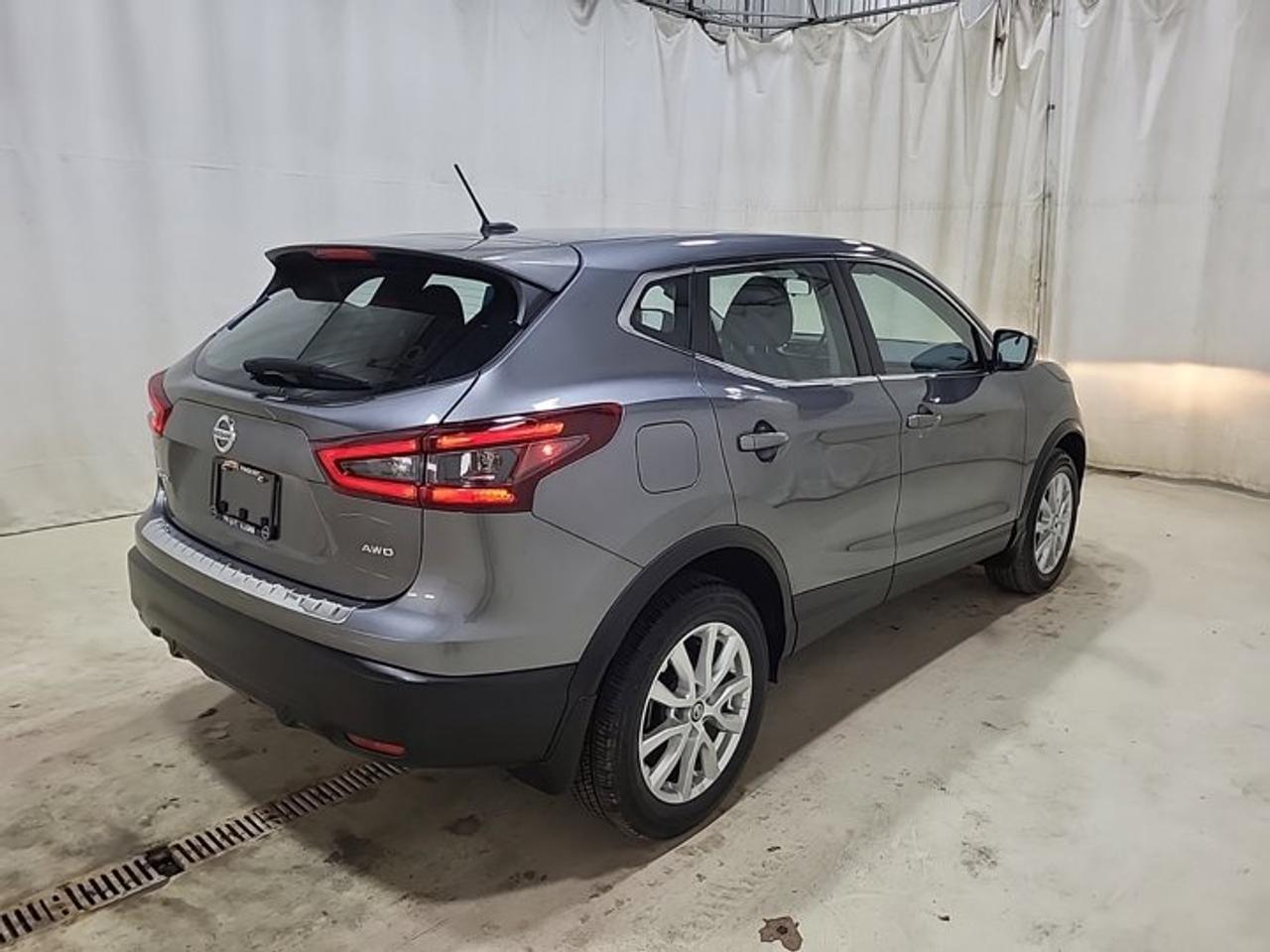 2023 Nissan Qashqai S AWD | Heated Seats | Blind Spot | CarPlay + Android Auto | Rear Cam | Alloy Wheels | and More ! Photo