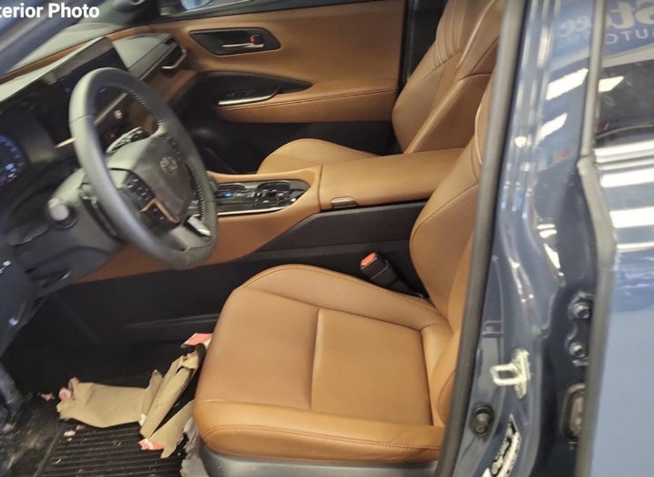 2025 Toyota Crown Signia Limited AWD | Hybrid | Leather | Sunroof | Nav | JBL Audio | Cooled + Heated Seats | and More ! Photo