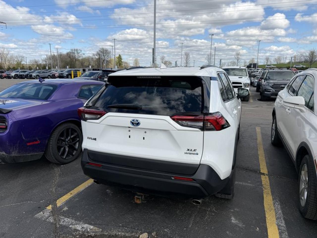 2019 Toyota RAV4 Hybrid XLE AWD | Sunroof | Heated Wheel + Seats | Power Seat | Rear Camera | Alloy Wheels and More ! Photo