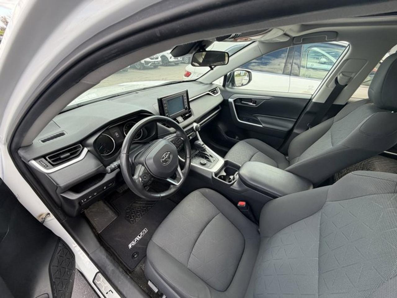 2019 Toyota RAV4 Hybrid XLE AWD | Sunroof | Heated Wheel + Seats | Power Seat | Rear Camera | Alloy Wheels and More ! Photo