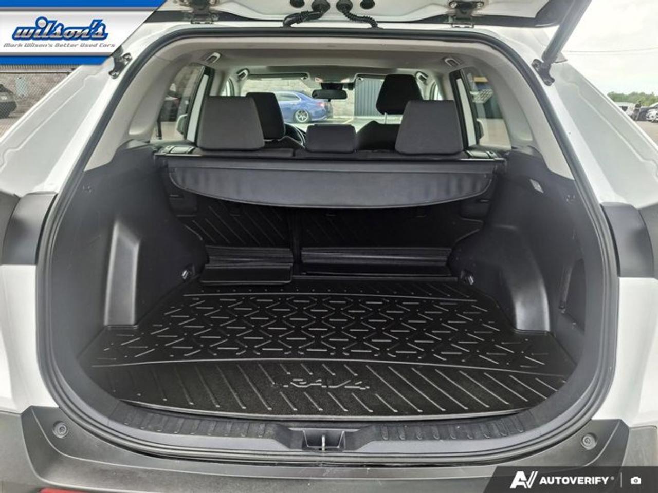 2019 Toyota RAV4 Hybrid XLE AWD | Sunroof | Heated Wheel + Seats | Power Seat | Rear Camera | Alloy Wheels and More ! Photo