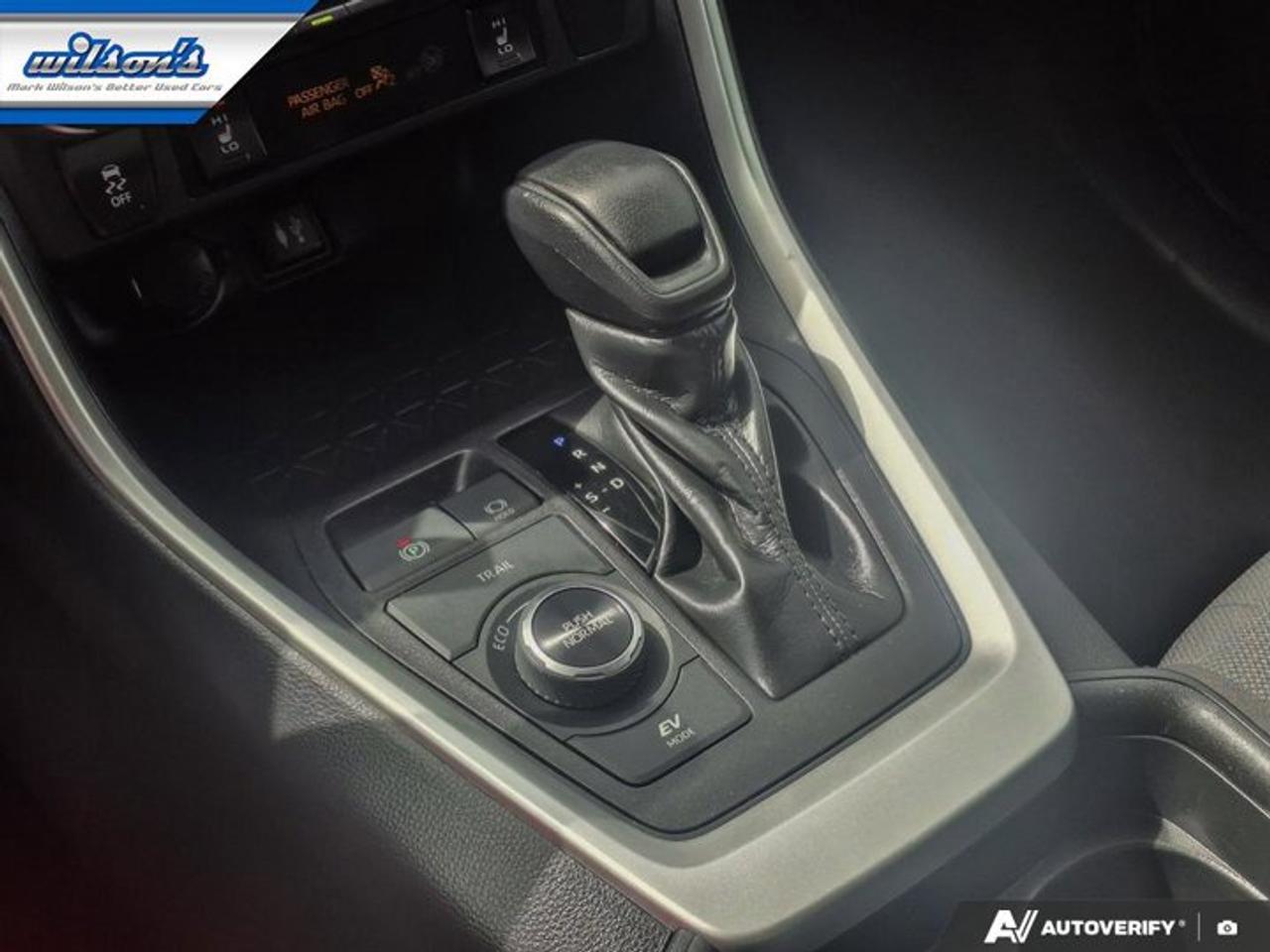 2019 Toyota RAV4 Hybrid XLE AWD | Sunroof | Heated Wheel + Seats | Power Seat | Rear Camera | Alloy Wheels and More ! Photo