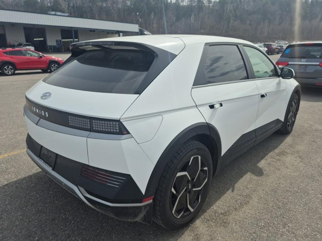 2024 Hyundai IONIQ 5 Long Range RWD | Navi | Heated Seats + Steering | Adaptive Cruise | Remote Start | CarPlay and More! Photo