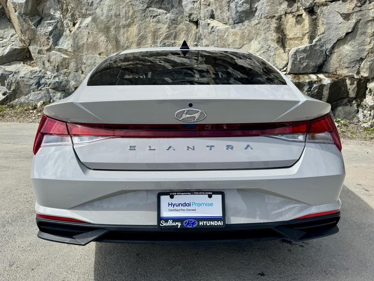 2022 Hyundai Elantra Essential Photo4
