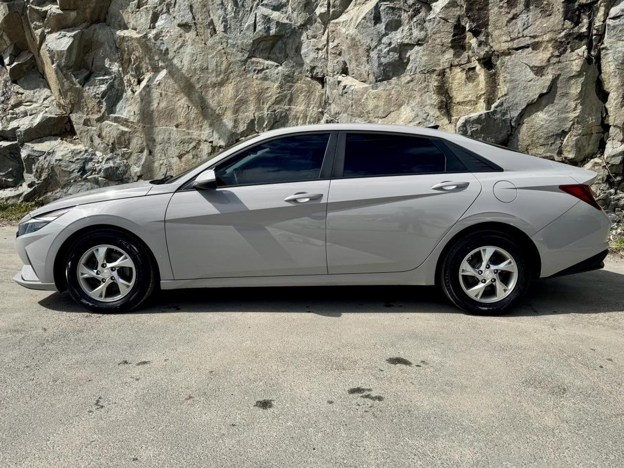 2022 Hyundai Elantra Essential Photo