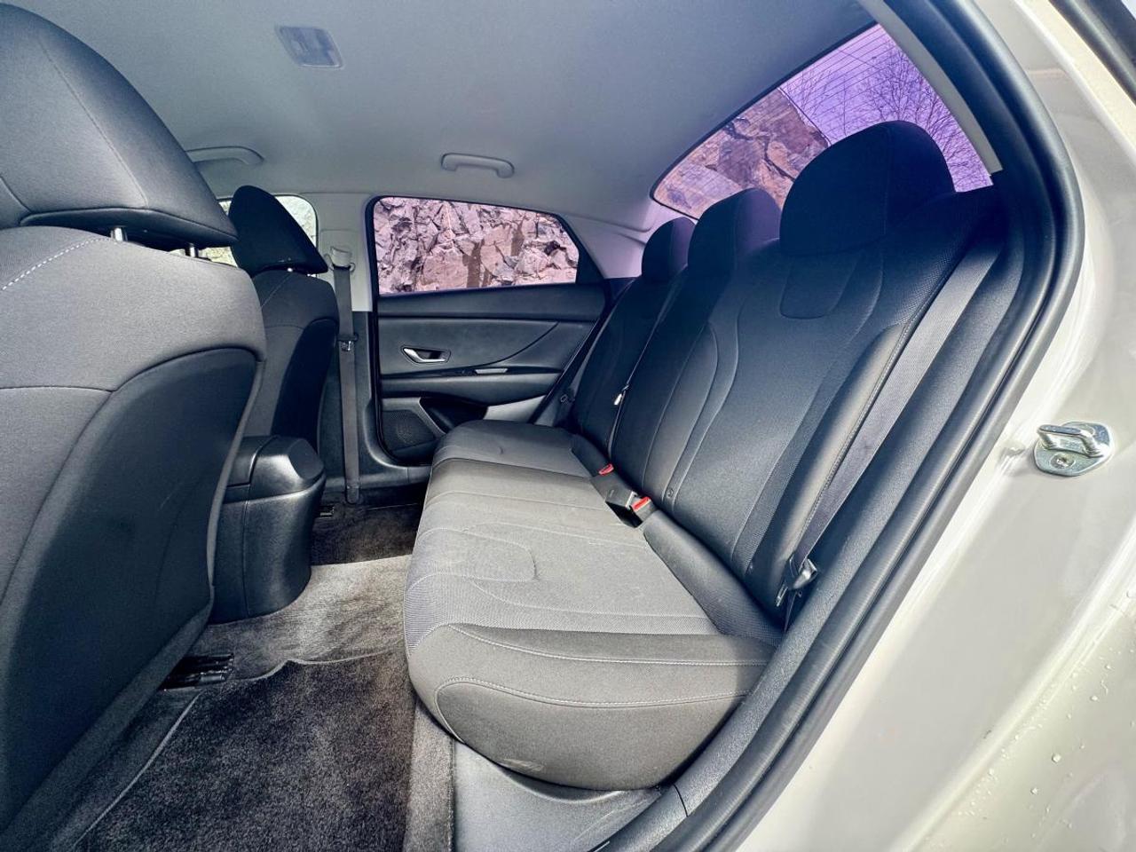 2022 Hyundai Elantra Essential Photo