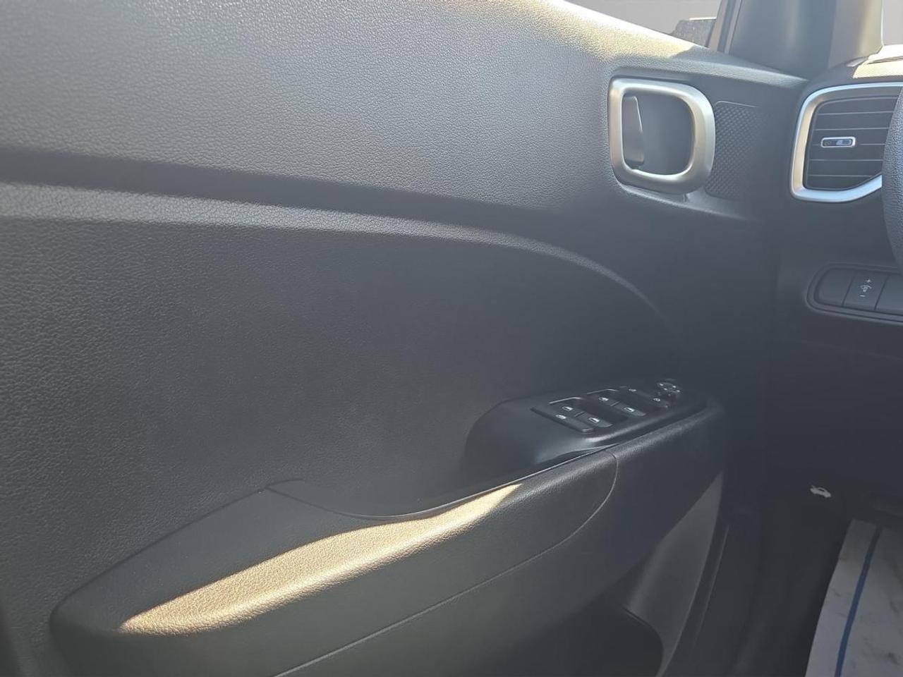 2020 Hyundai Venue Essential Photo