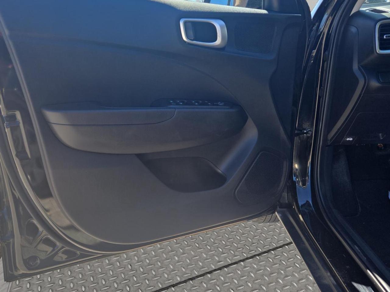 2020 Hyundai Venue Essential Photo