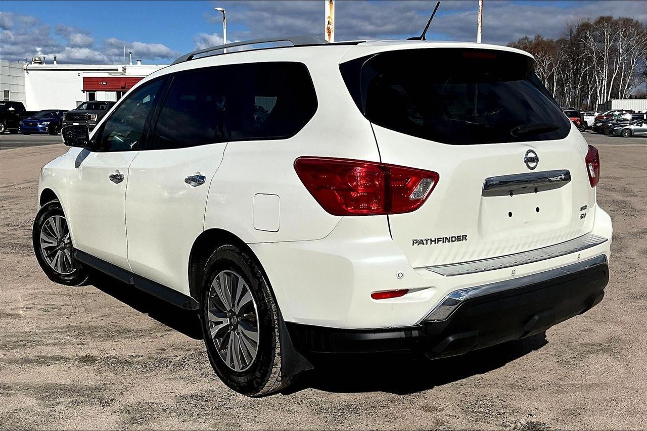 2017 Nissan Pathfinder SV Photo