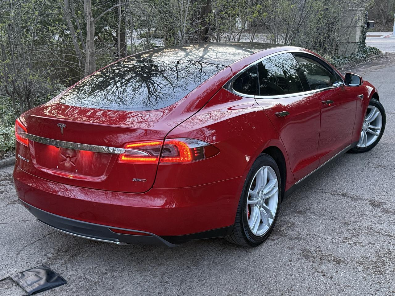 2015 Tesla Model S 85D Photo