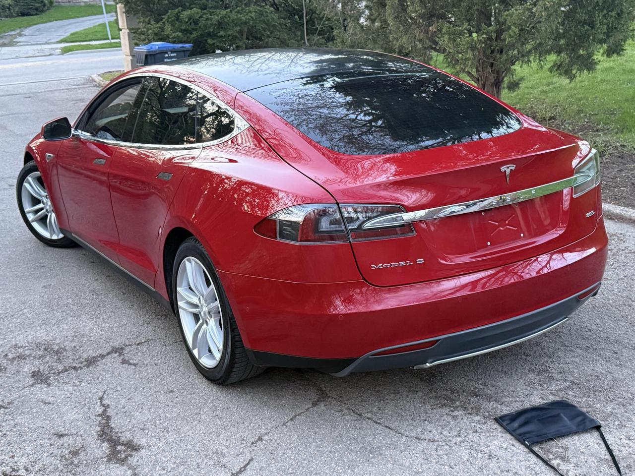 2015 Tesla Model S 85D Photo