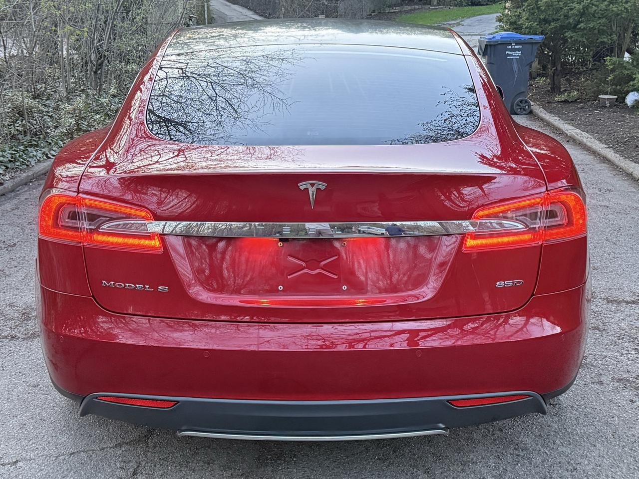 2015 Tesla Model S 85D Photo4