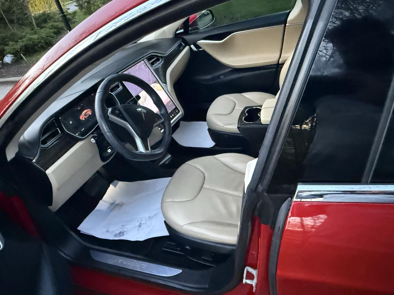 2015 Tesla Model S 85D Photo