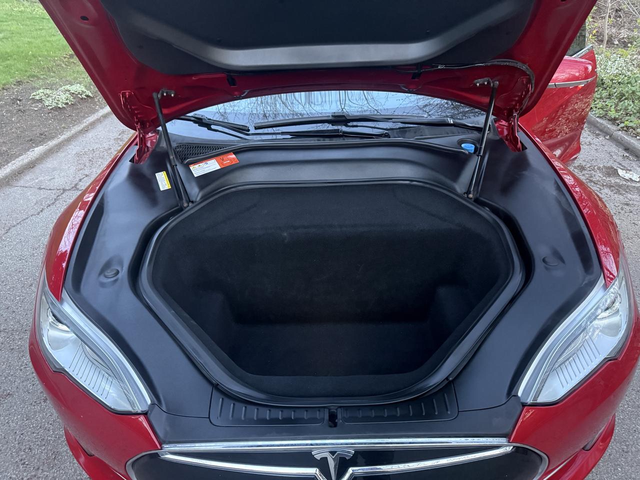 2015 Tesla Model S 85D Photo