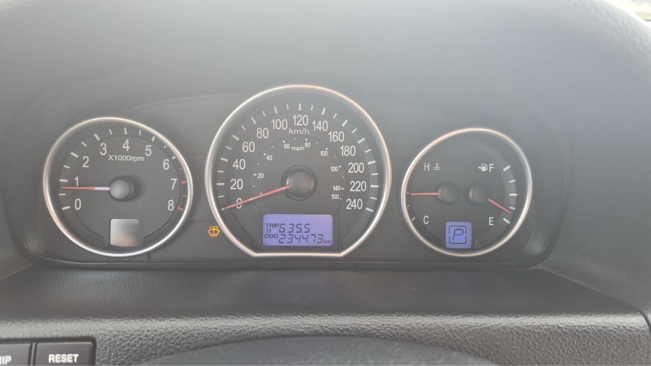 2008 Hyundai Veracruz GLS, RUNS GREAT, 2 SETS OF WHEELS, AS IS Photo