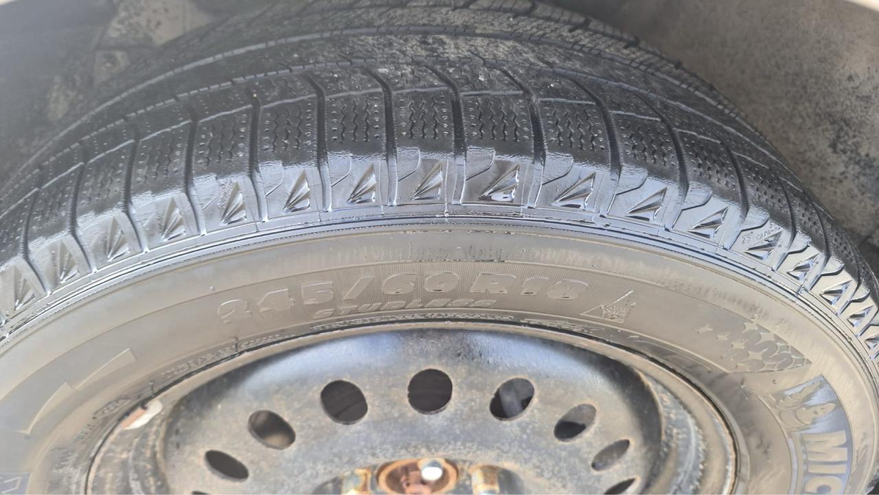 2008 Hyundai Veracruz GLS, RUNS GREAT, 2 SETS OF WHEELS, AS IS Photo