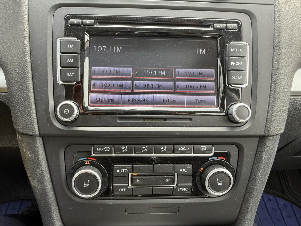 2013 Volkswagen Golf wolfsburg edition Photo
