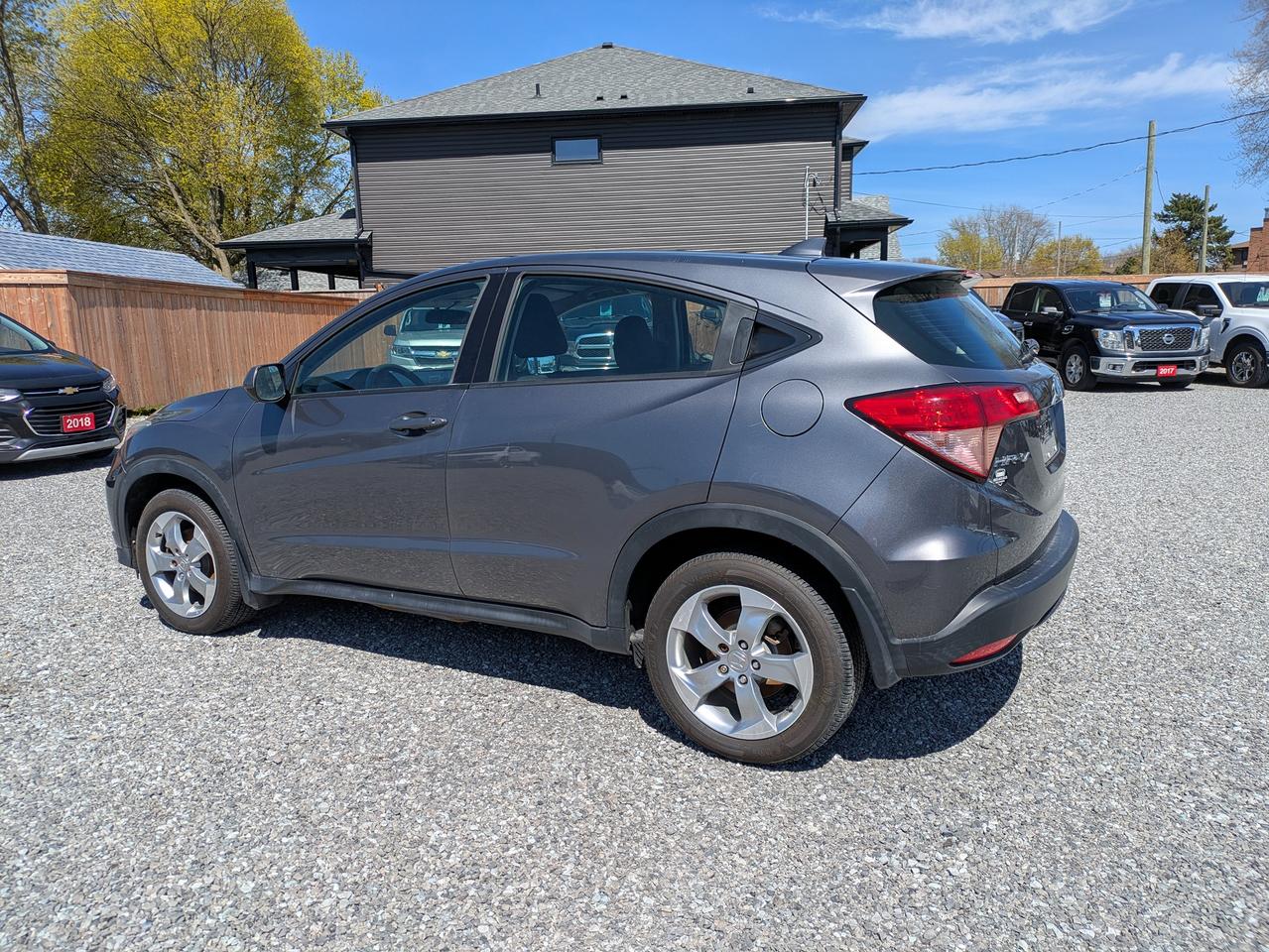 2017 Honda HR-V 4WD 4dr CVT LX Photo2