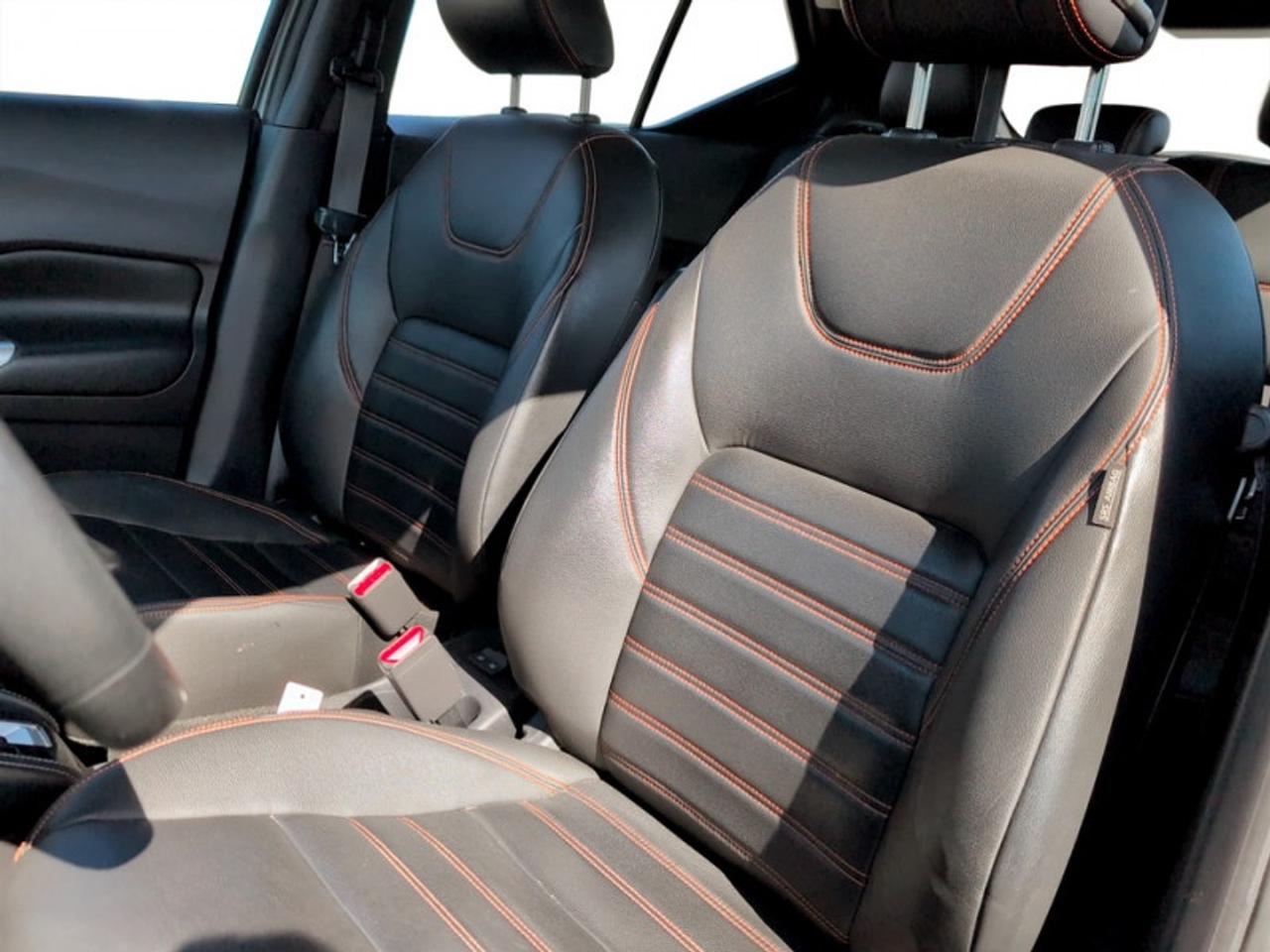 2018 Nissan Kicks SR Photo