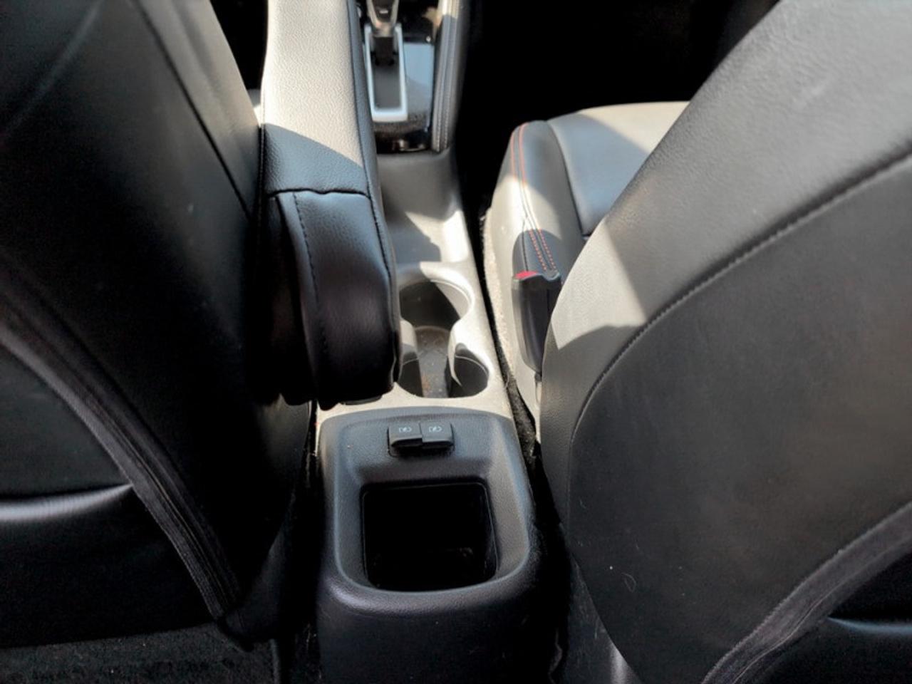 2018 Nissan Kicks SR Photo
