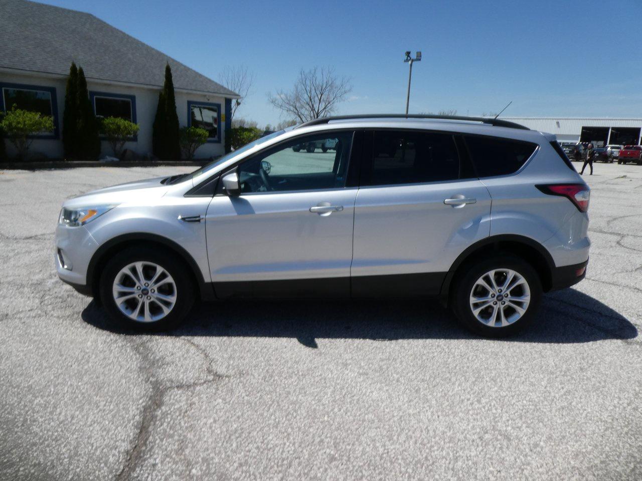 2017 Ford Escape SE | Heated Seats | Backup Cam | Nav | Photo