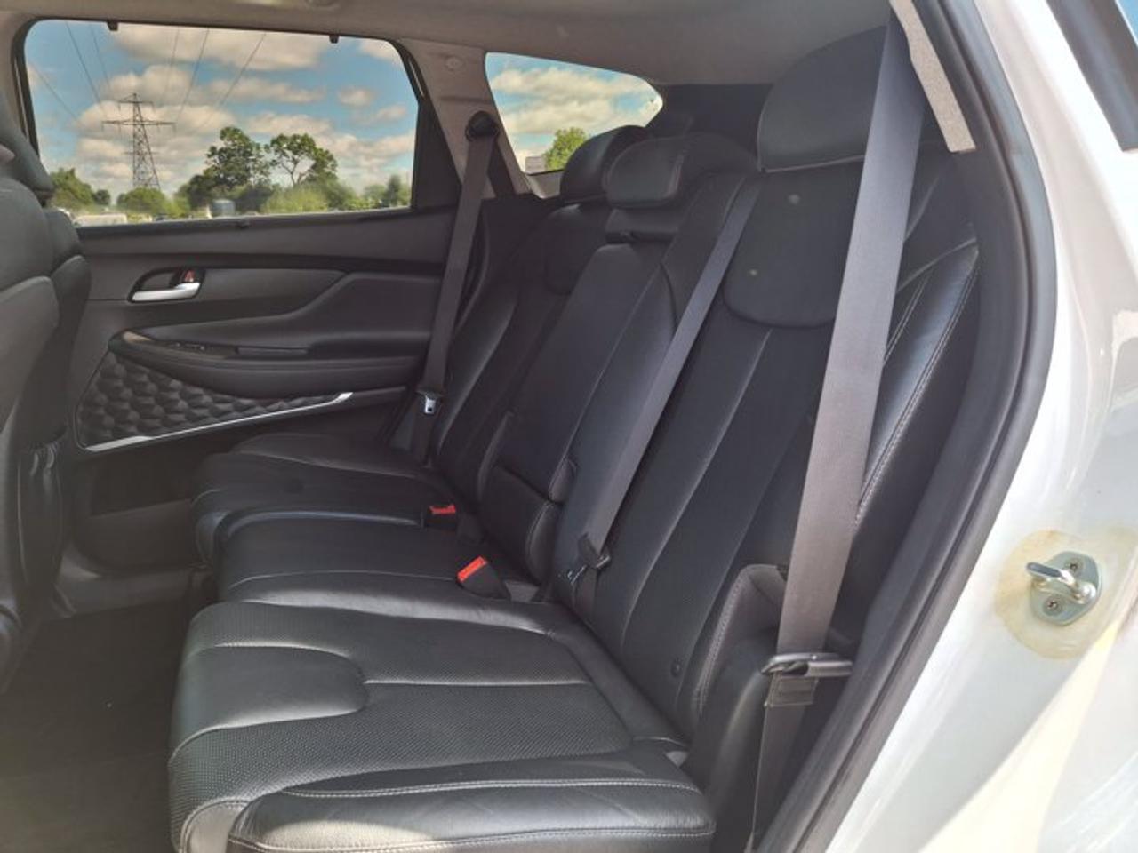 2019 Hyundai Santa Fe Luxury AWD | Leather | Sunroof | 360 Camera | Cooled + Heated Seats | Heated Wheel and More! Photo