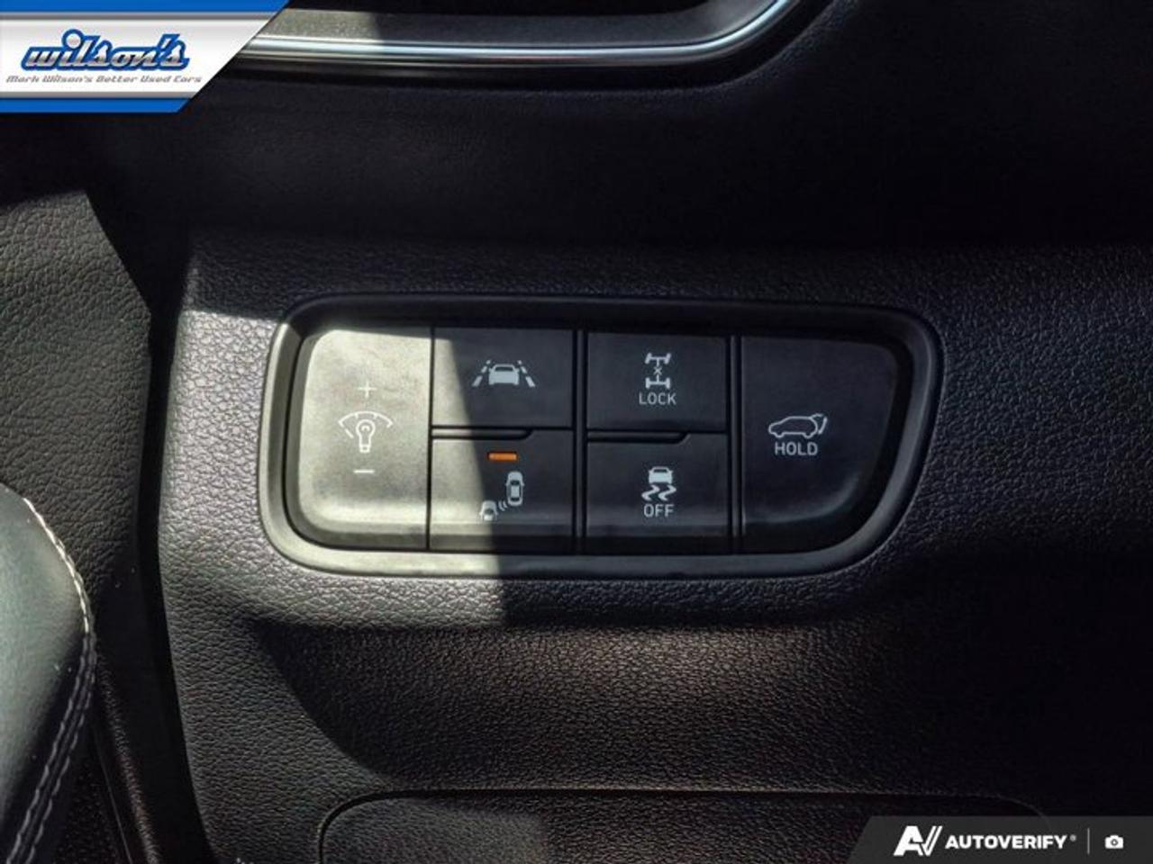 2019 Hyundai Santa Fe Luxury AWD | Leather | Sunroof | 360 Camera | Cooled + Heated Seats | Heated Wheel and More! Photo